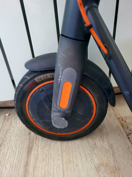 Срочна Продам электро самакат Ninеbot f40