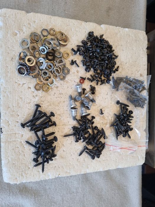 Pachet dif suruburi Boxe, piulite Potentiometre, etc.