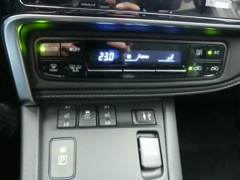 НА ЧАСТИ! Toyota Auris Hybrid Touring комби 1.8 VVTi 99 кс. АВТОМАТИК