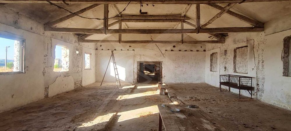 Продава се Промишлена сграда в с. Кръстевич, Област Пловдив - 3412 кв.м за 24 €/кв.м - Снимка #1