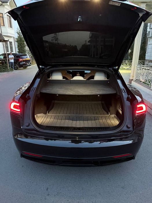 Tesla s 2.1 sekund 100 ga
