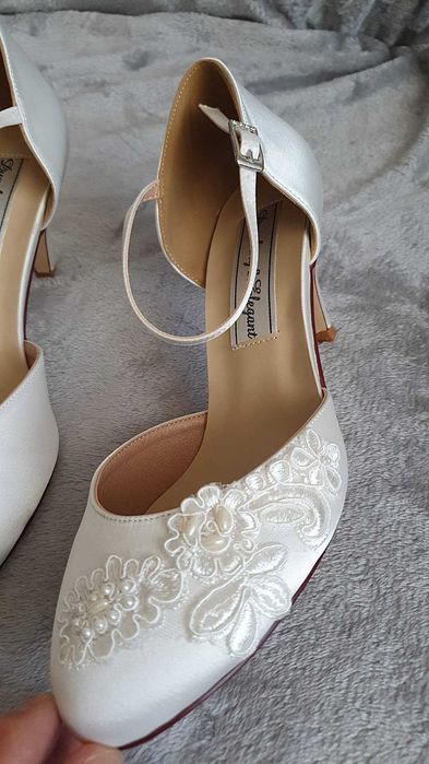 Pantofi eleganți pentru feme,i toc înalt, cu bareta la gleznă, aplicații din satin, pantofi de mireasă NR 39