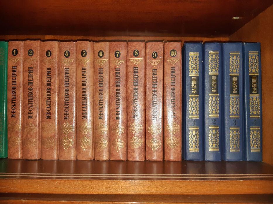 Генералиссимус Суворов и много других интересных книг,смотрите фото