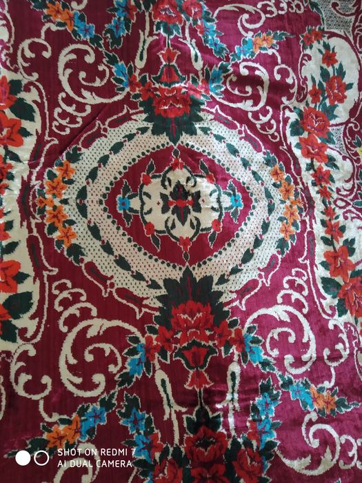 Янги гиламлар. 2-та бир хил