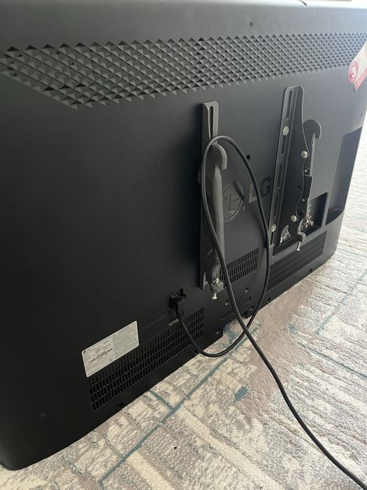 Продам телевизор LG,