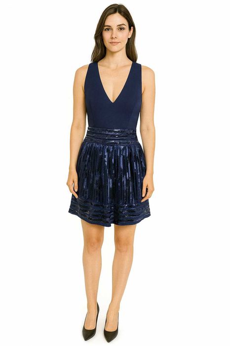 Тъмносиня рокля с пайети и плисирана пола – QUIZ