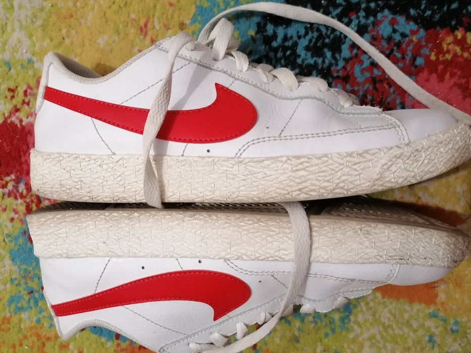 Vând adidași pentru fete