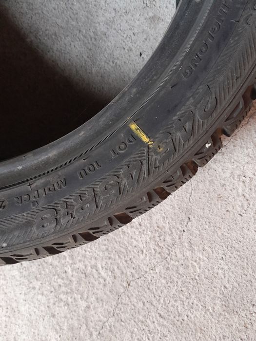 Продам шины покрышки 245/45/18  зимние липучка почти новые