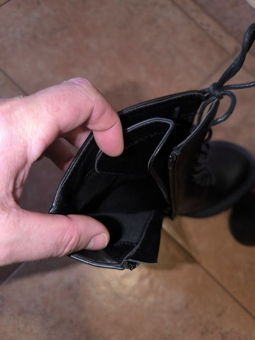 Продавам ботички кожени