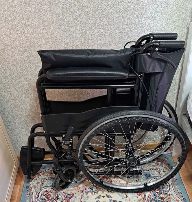 Продам новую кресло каляску