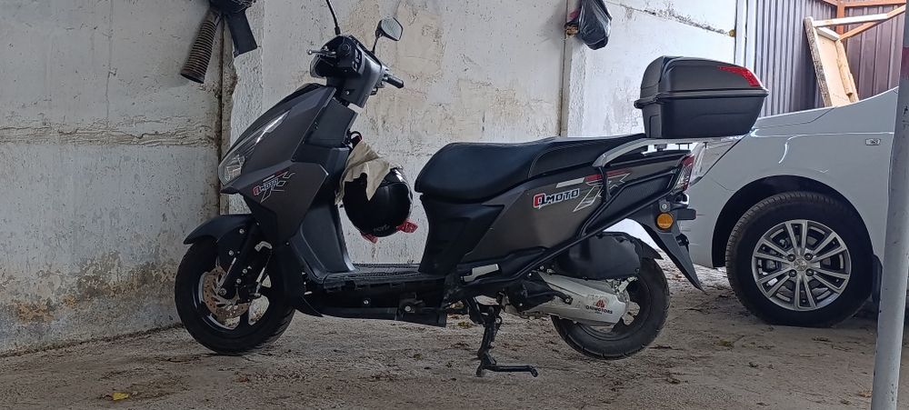 Продаю  скутер  объем 150 кубовый