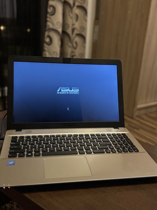 Laptop ASUS VivoBook