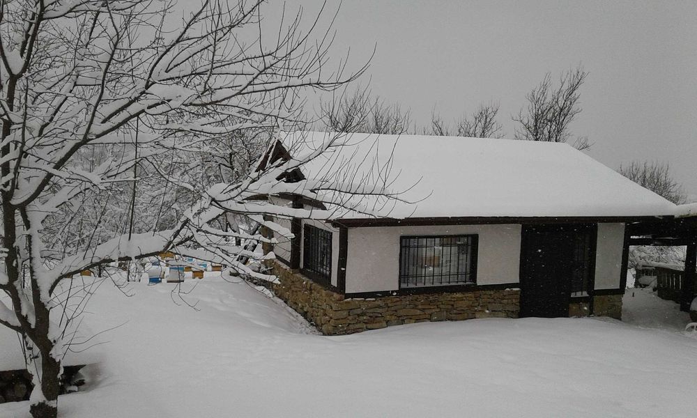 Тухлена къща !!! и  селскостопански постройки  село Горна Кабда