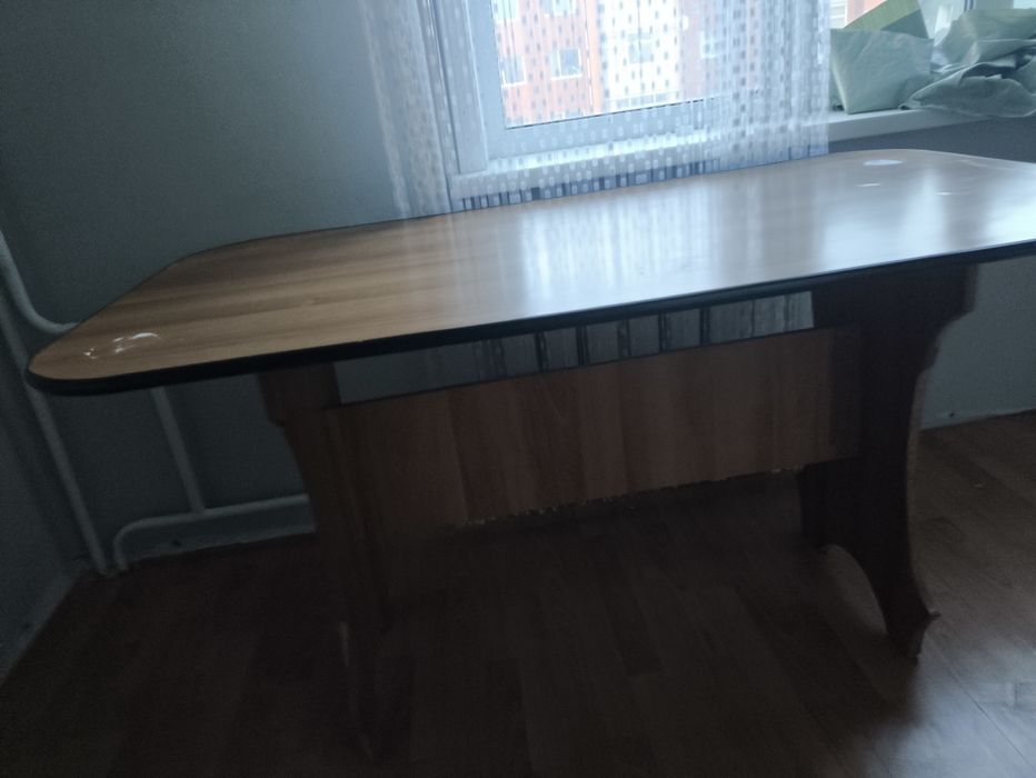 Продам стол кухонный