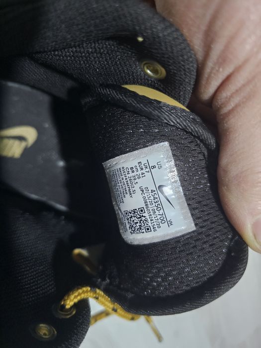 Vând bocanci , ghete nike aproape nou 41