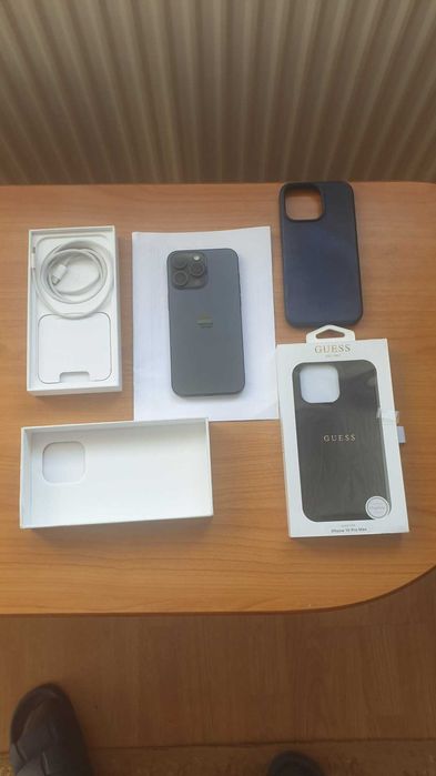 Ocazie! Iphone 15 PRO MAX Titanium Black 256 GB, 2 huse, baterie 96%!