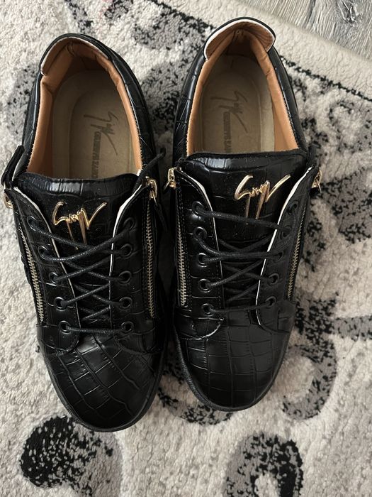 Adidasi zanotti marimea 43