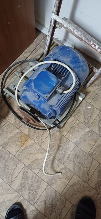 Продам электродвигатели