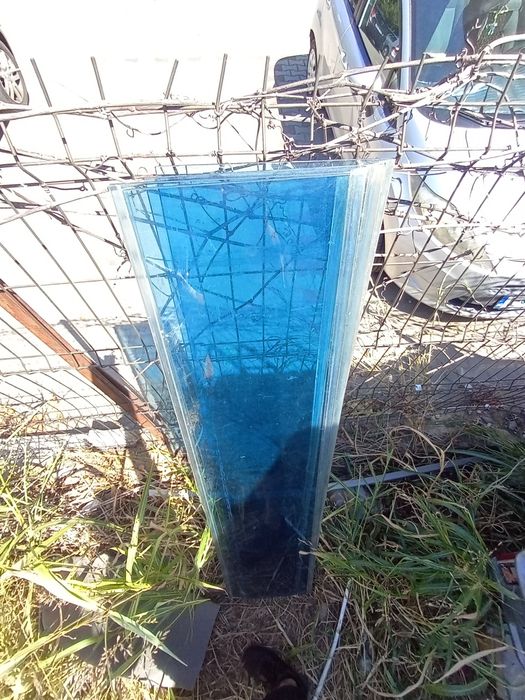 Geam (securizat) baie ,(preț 5 buc.)dus 32cmx178,5 cm culoare albastra