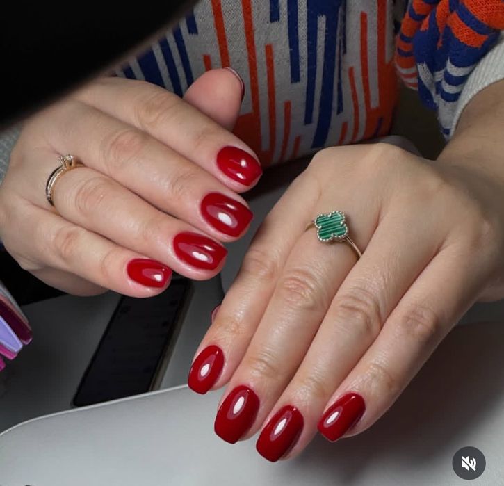 Маникюр на дому.