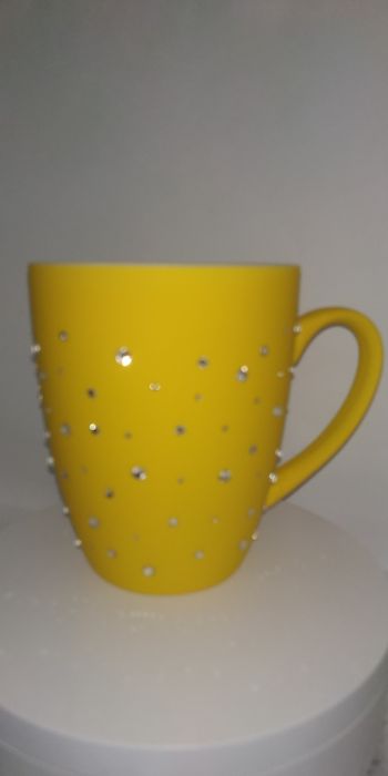 Кружка с надписью стразами "Onajon"