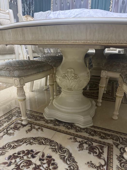 Продается стол