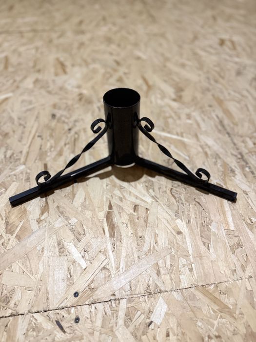 Suport de brad din metal negru