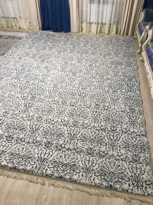 Продам ковёр в отличном состоянии