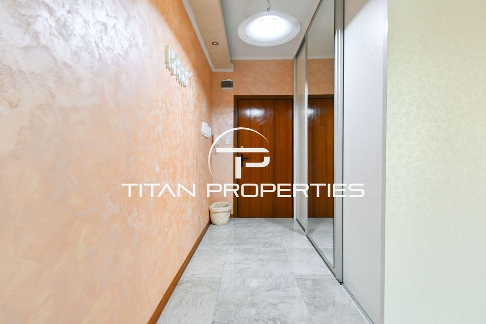 Тристаен за продажба в кв. Редута