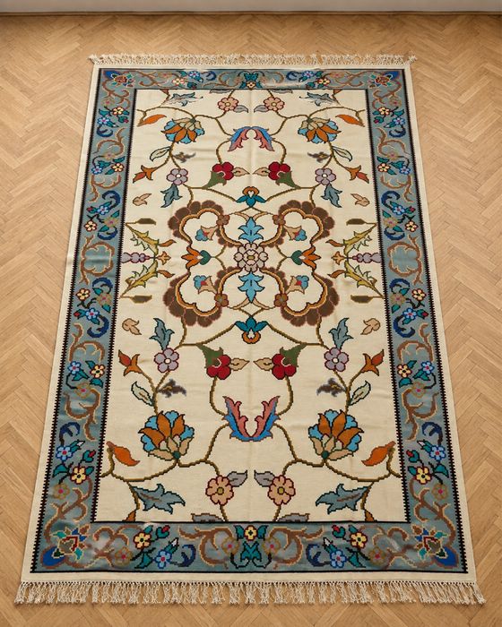 Бял котленски килим