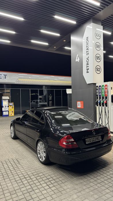 Mercedes-Benz W211