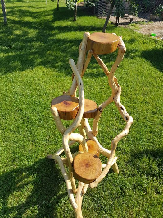 Цветарник-уникат от масивно дърво