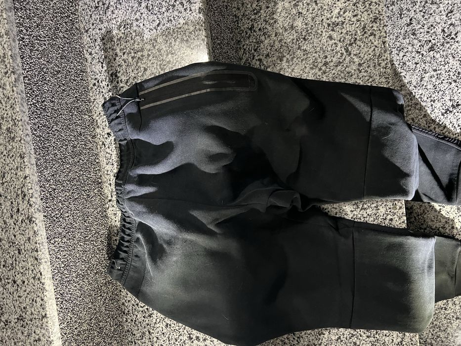 Pantalnoi nike tech cu model de fâș