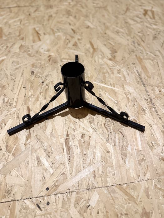 Suport de brad din metal negru