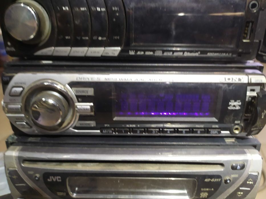 Авто CD-та с падащи панели.