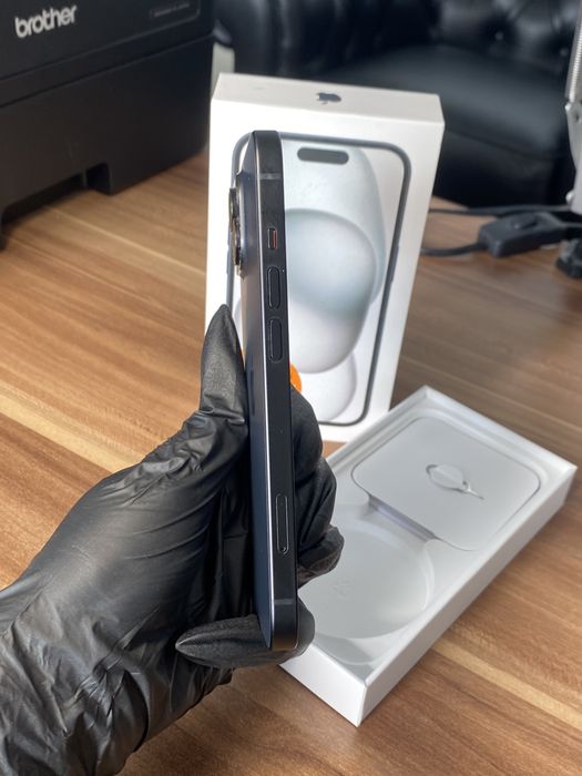 iPhone 15• 128 GB • Black