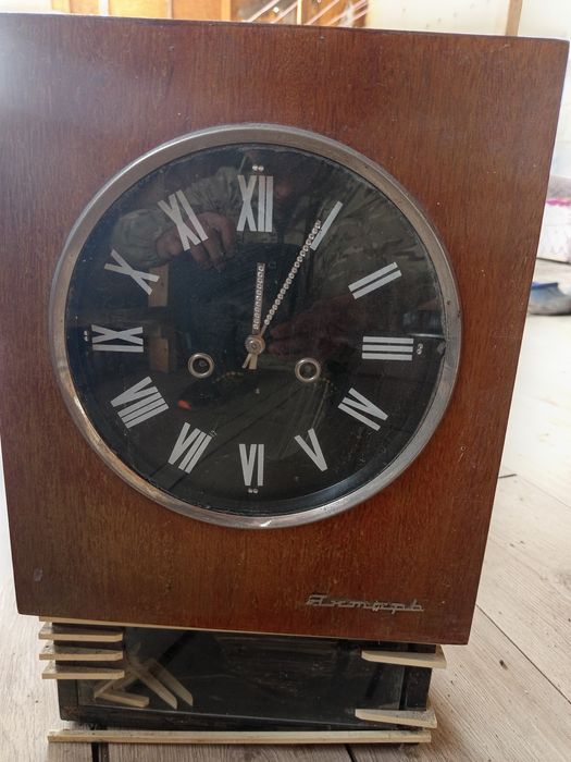 Продам часы зил и янтарь