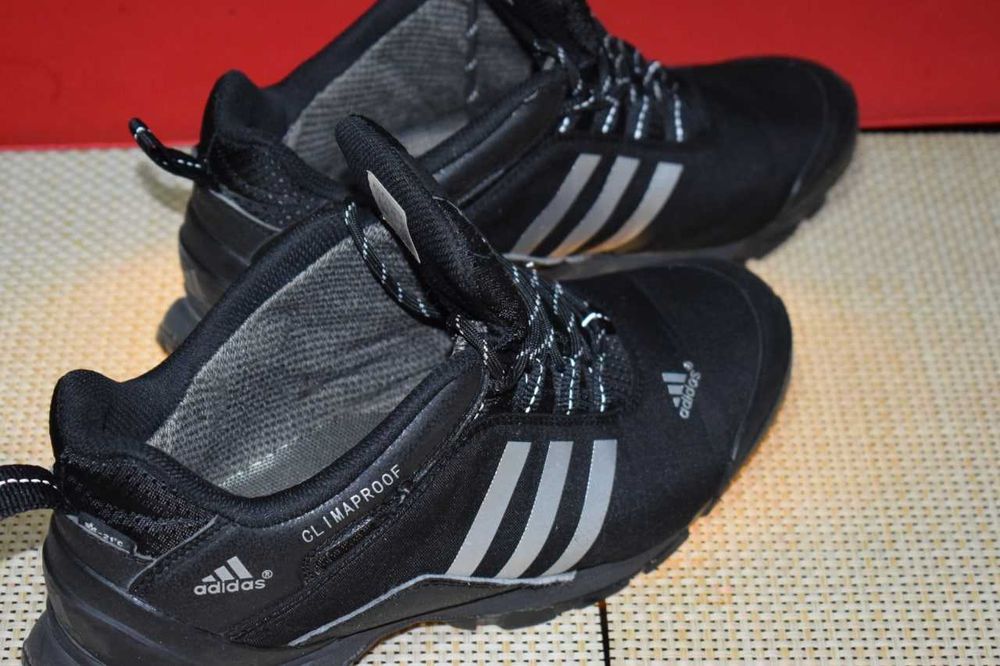 Кроссовки ADIDAS модель CLIMAPROOF 42 размер состояние идеал