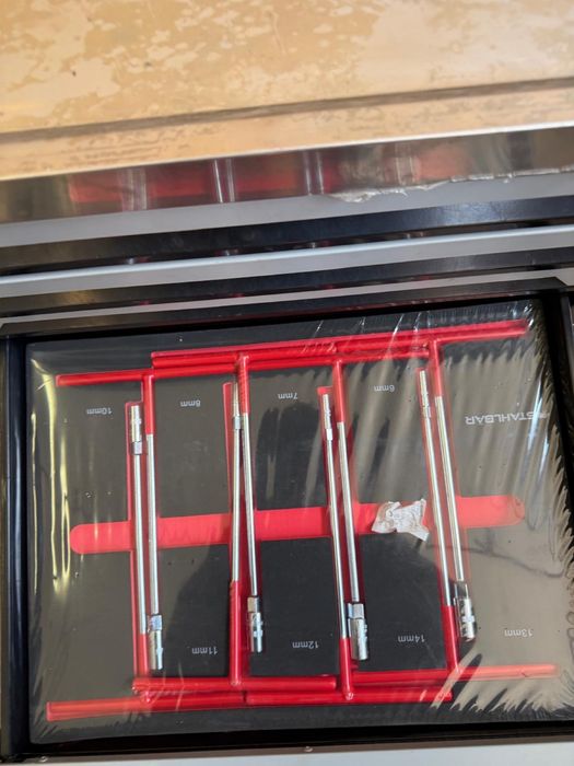 Dulap cu scule cu livrare in toata tara