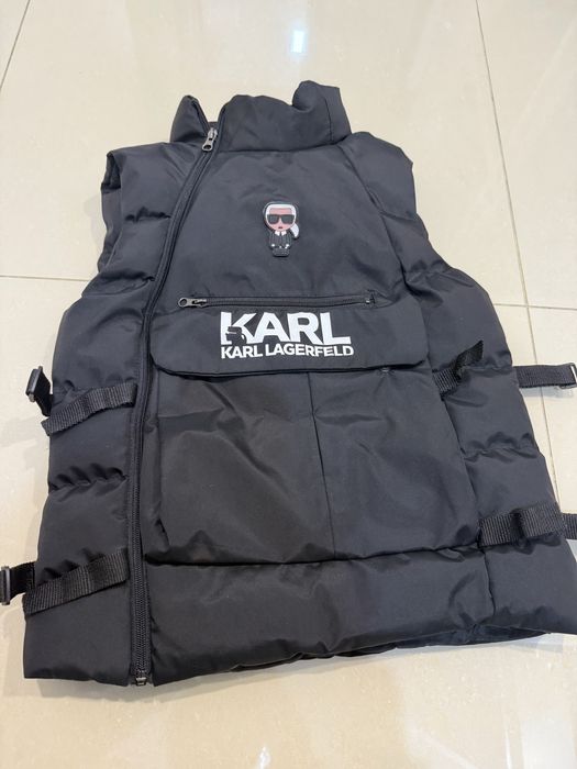 Vând vestă,stare impecabilă