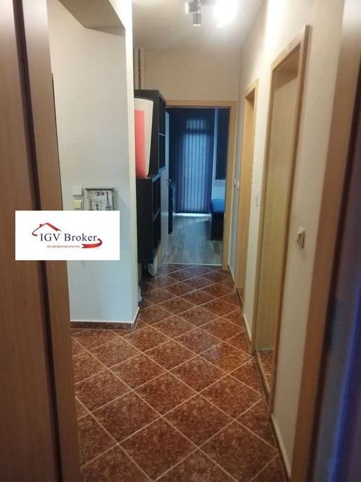 Тристаен апартамент в Центъра