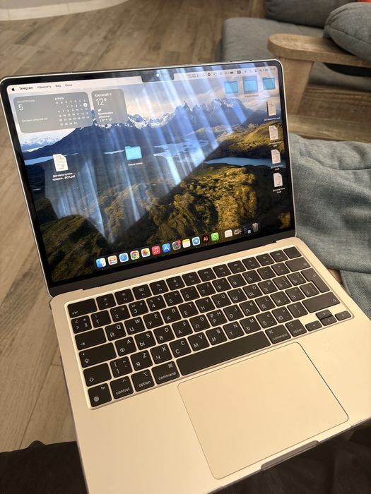 Macbook m2 золотой