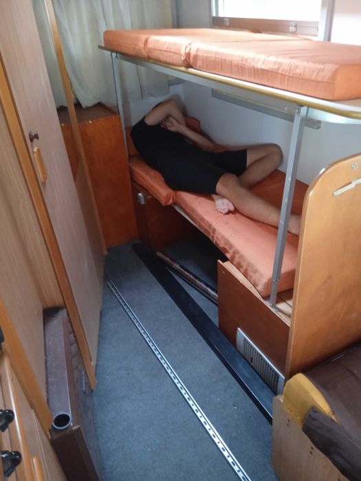 Кемпер/ЛИМУЗИНА под Наем,Коли,Кабрио,Бусове,Лодка,Пътна помощ,Джип