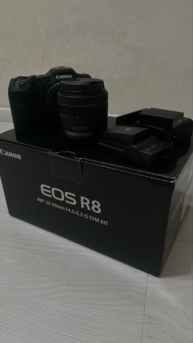 Canon R8 kit 28-50 + 50mm