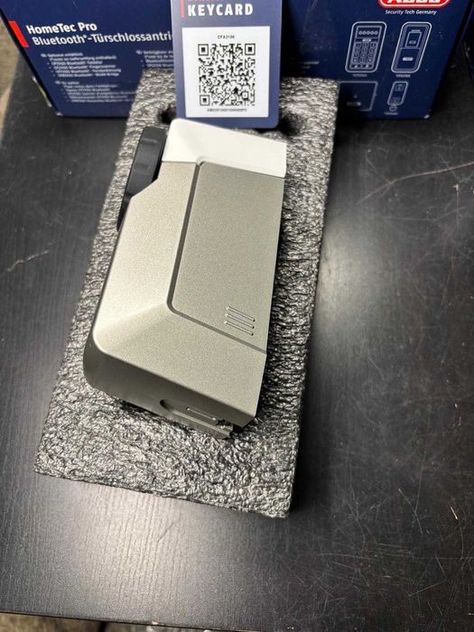 ABUS HomeTec Pro Bluetooth CFA3100 - Încuietoare electronică - Deschide și blochează ușa din față prin intermediul aplicației de pe smartphone