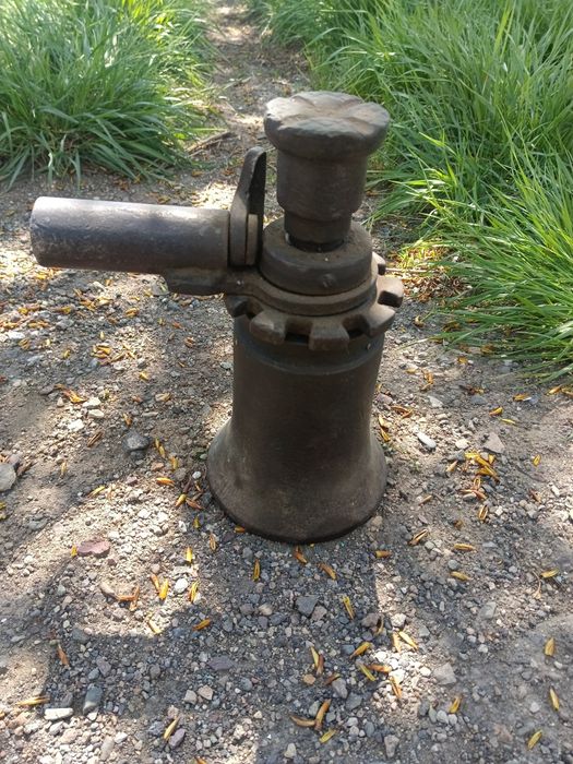 Домкрат грузовой