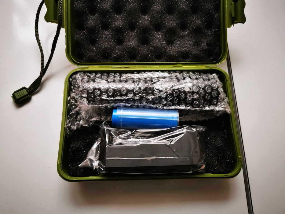 Lanterna LED puternica reincarcabila acumulator 18650