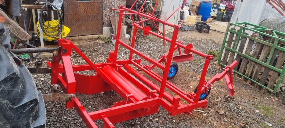 Masina de bilonat sí intins folie.