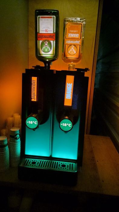 Inchiriez bar mobil pt evenimente