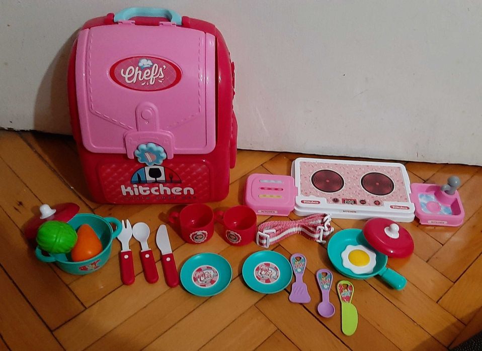 Розова детска мини кухня в куфарче, 30 части